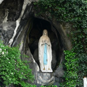 Sanktuaria Maryjne: Lourdes